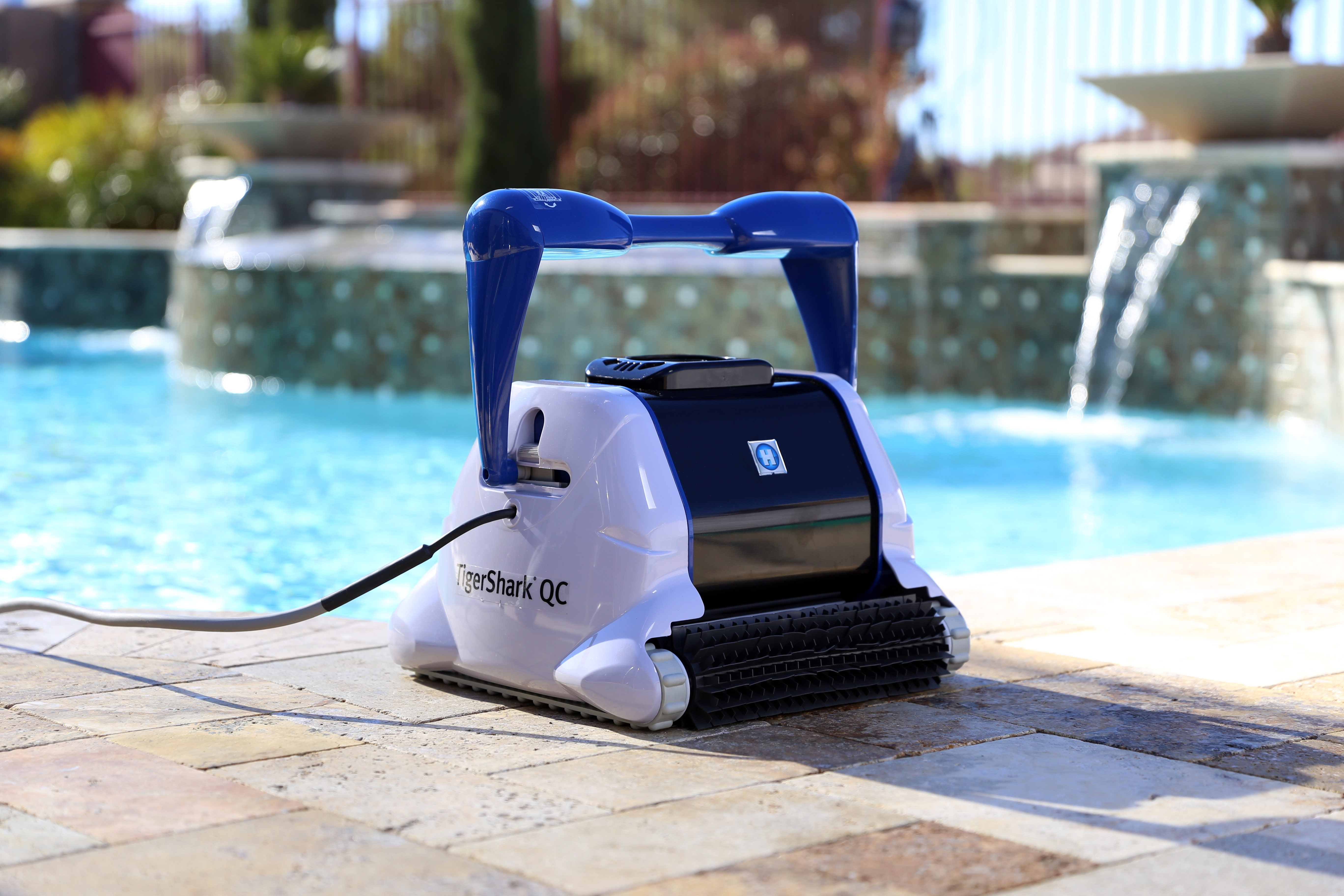 Robot limpiafondo para piscina TigerShark QC con opción de Quick Clean